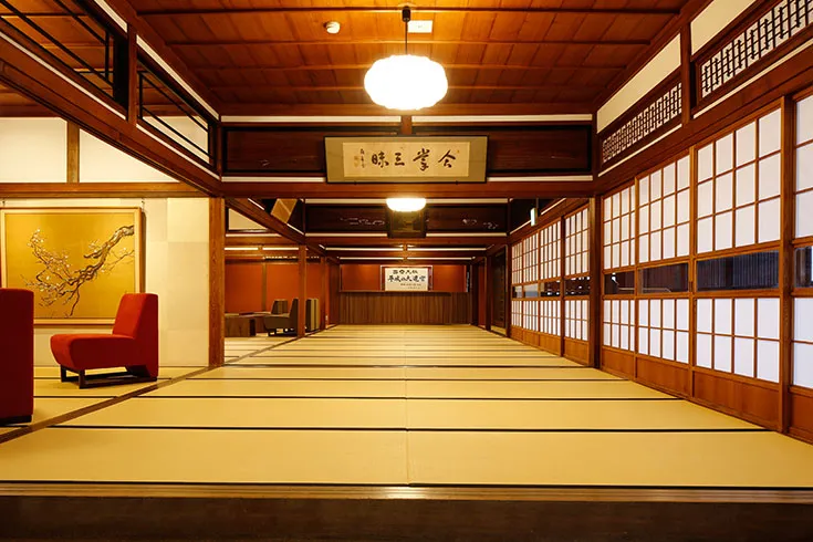 和風な作りの旅館内