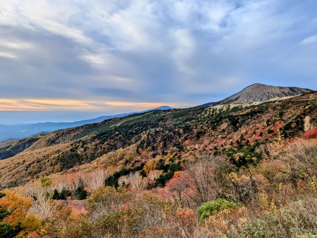 紅葉に染まった標高1700mの吾妻小富士