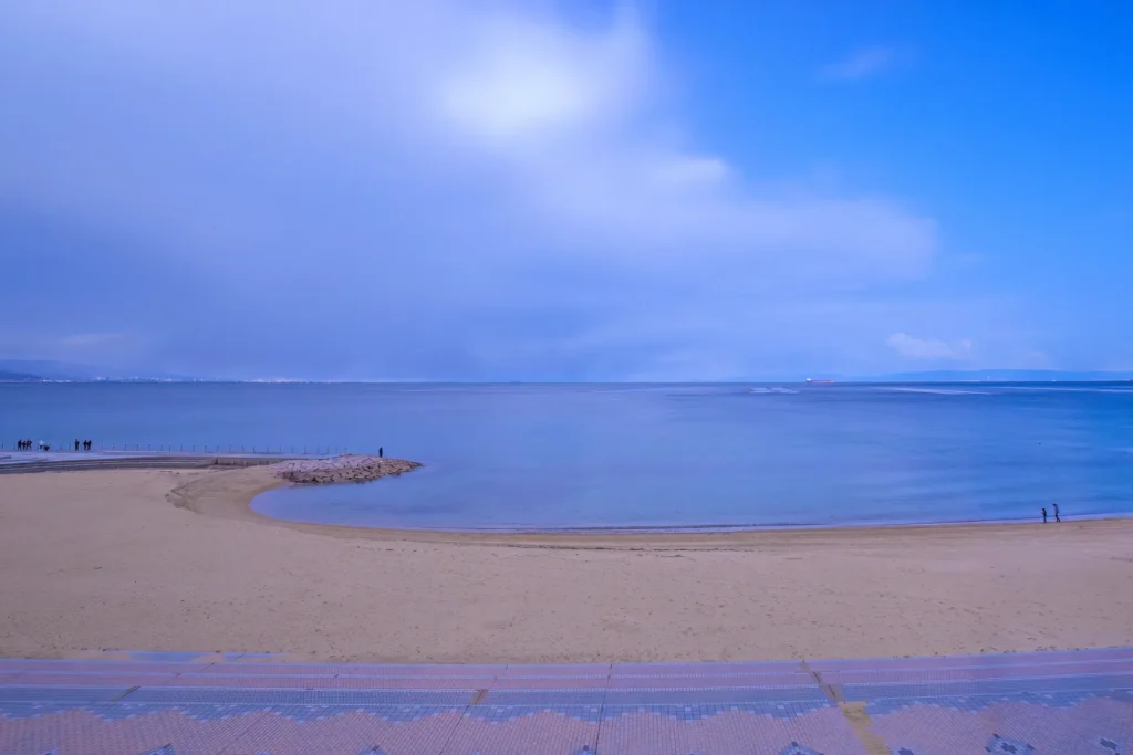 人のいない季節外れの浦県民サンビーチの画像