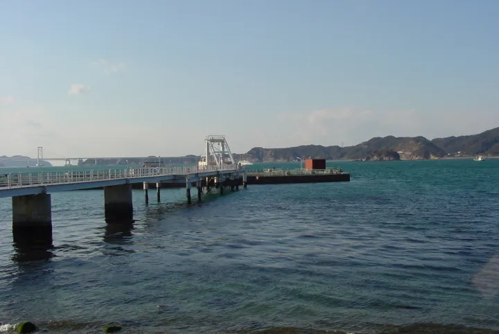 淡路島にあるメガフロート海釣り公園と海