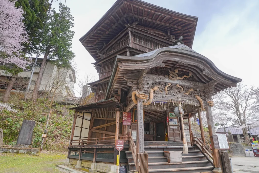 会津さざえ堂の螺旋状の建物