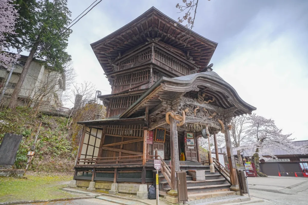 さざえ堂の二十螺旋の建物