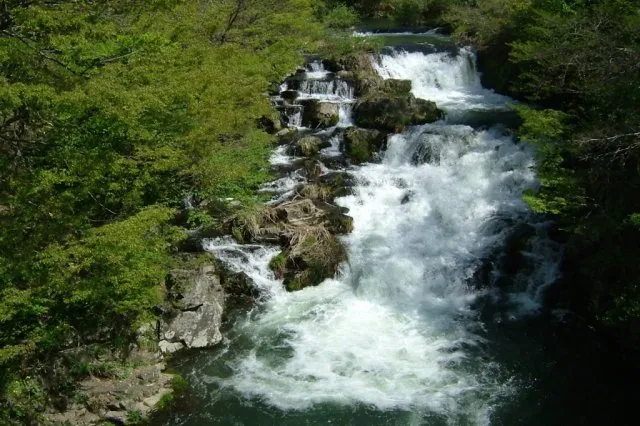 雨降り滝