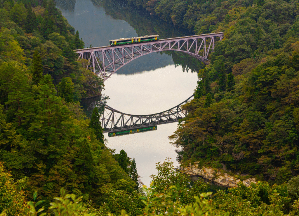 只見川第一橋梁と列車