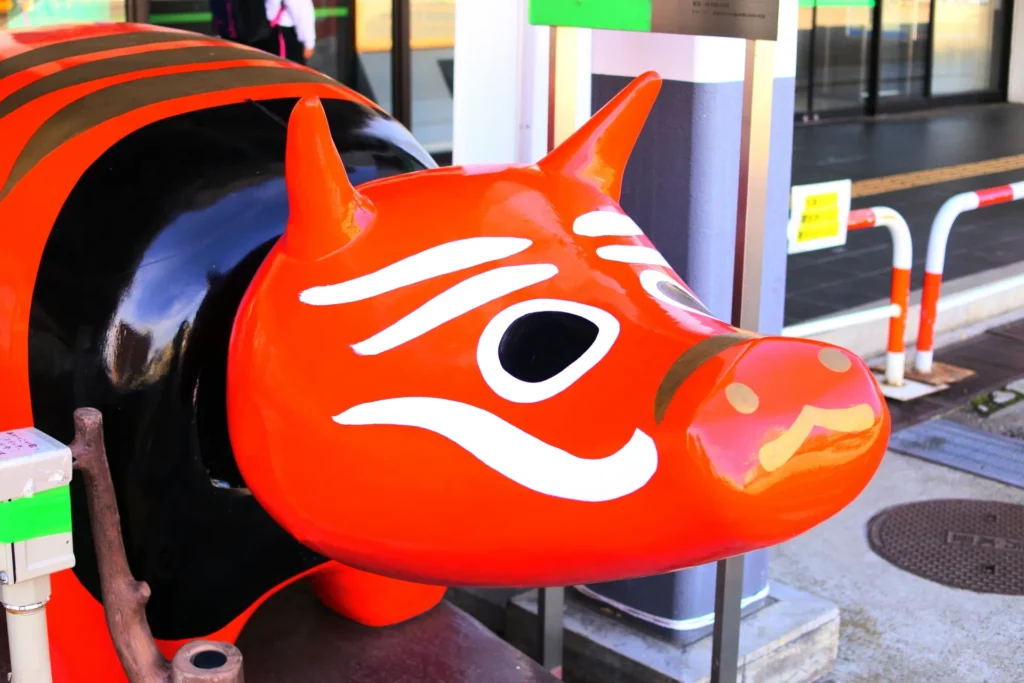 会津若松駅前の赤べこ