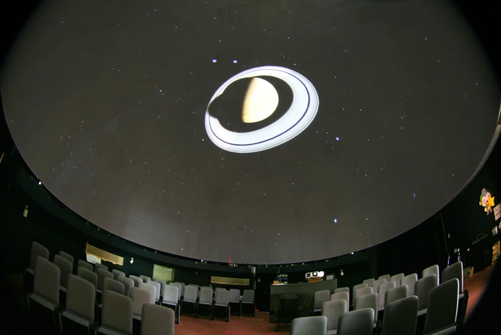「上越清里星のふるさと館」のプラネタリウム