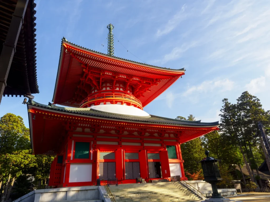 和歌山県の高野山の朱色の金剛峯寺