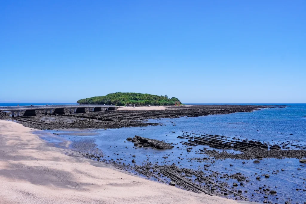 青島・鬼の洗濯板と海の様子