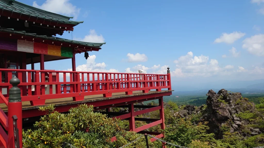 群馬県の鬼押出し園と周辺の景色