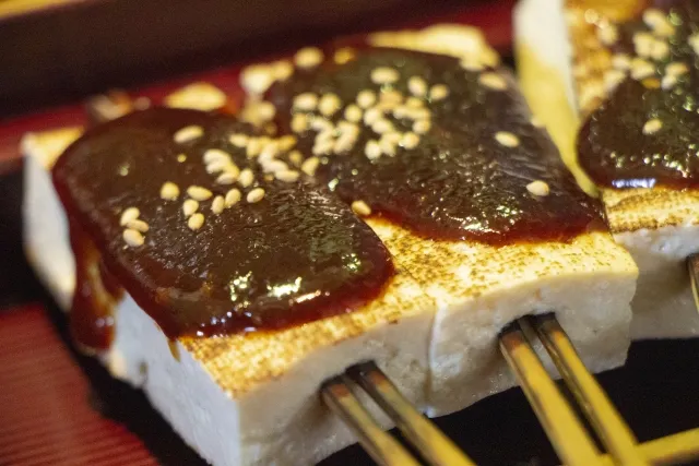 田楽味噌を付けた焼き豆腐