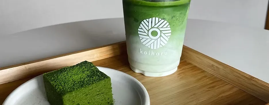 抹茶ドリンクと抹茶ケーキ