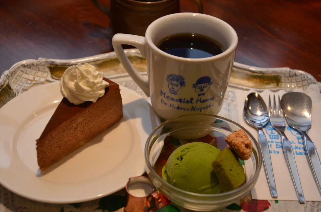 コーヒーとチョコケーキと抹茶アイス