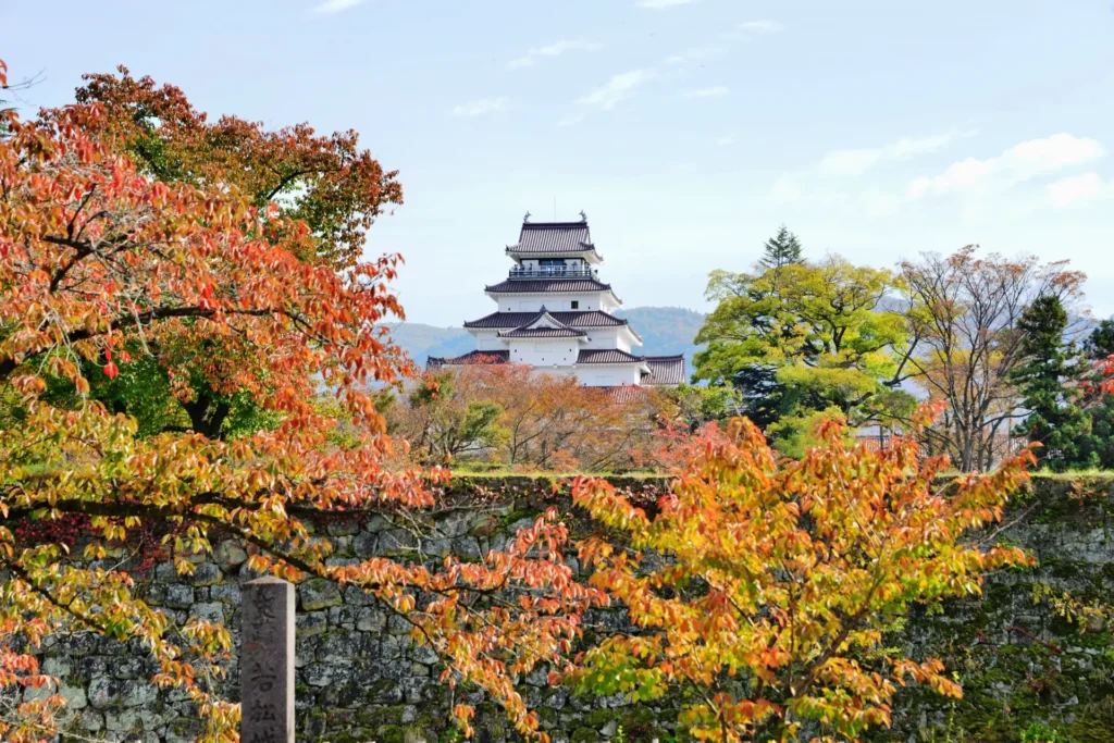 鶴ヶ城と紅葉