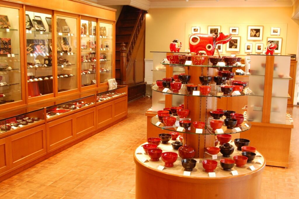 白木屋漆器店の店内