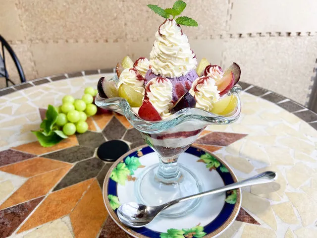 漆山果樹園&カフェのぶどうパフェ
