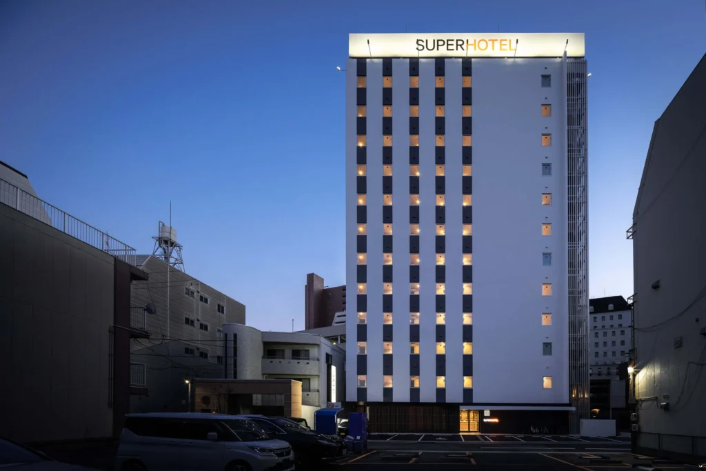 スーパーホテルの外観