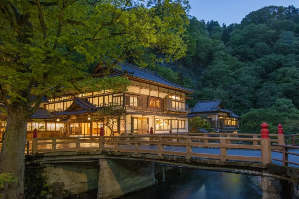 向滝nの木造建築の古き外観