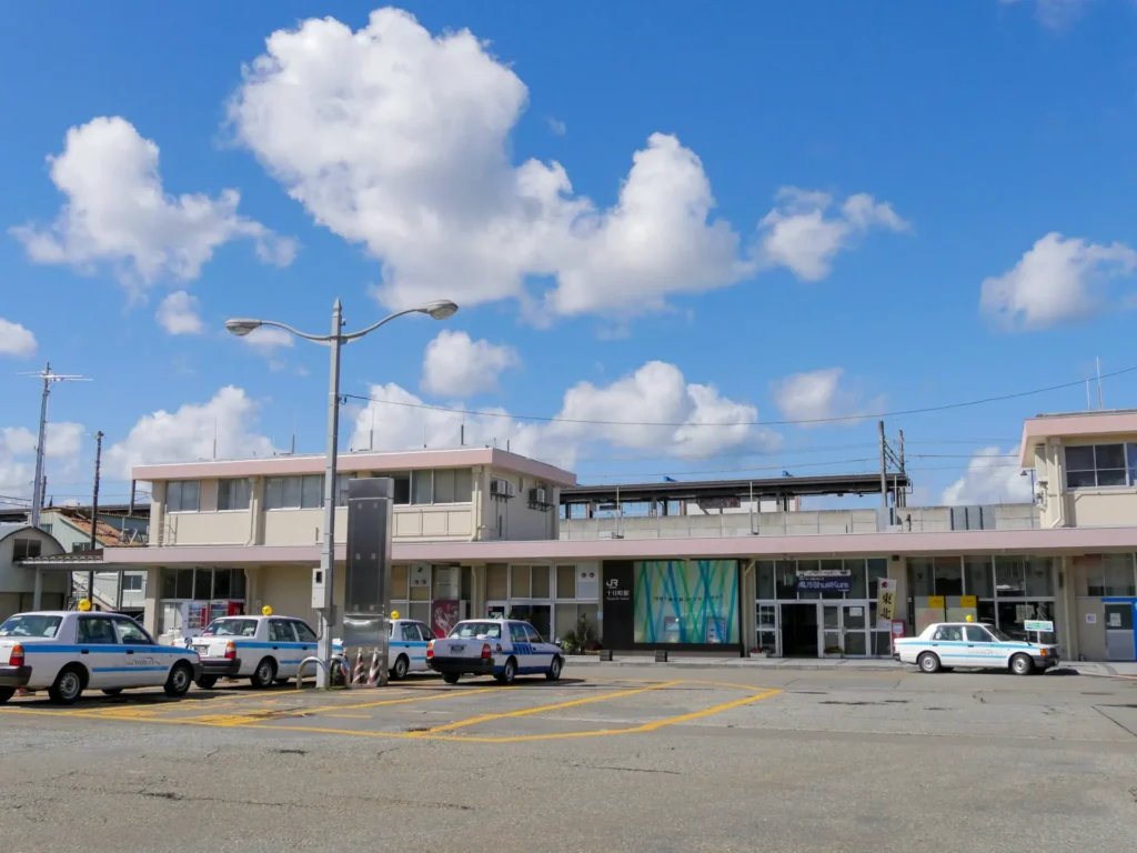 十日町駅の外観