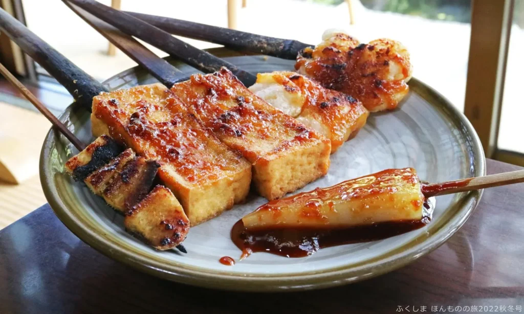 こんにゃくや油揚げなどの味噌田楽