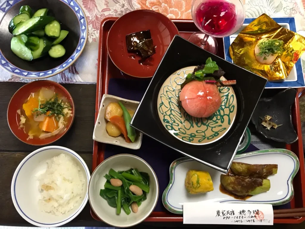 野菜中心の郷土料理ご飯