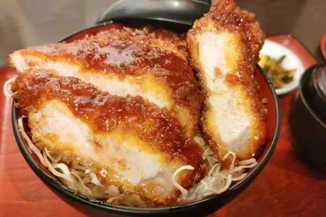 肉厚でジューシーなかつ丼