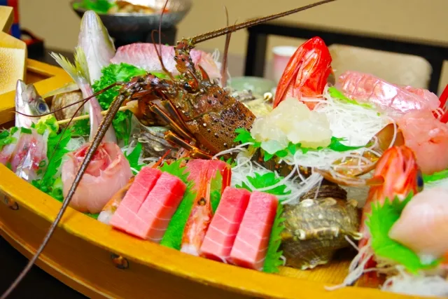 豪華な刺身の盛り合わせ