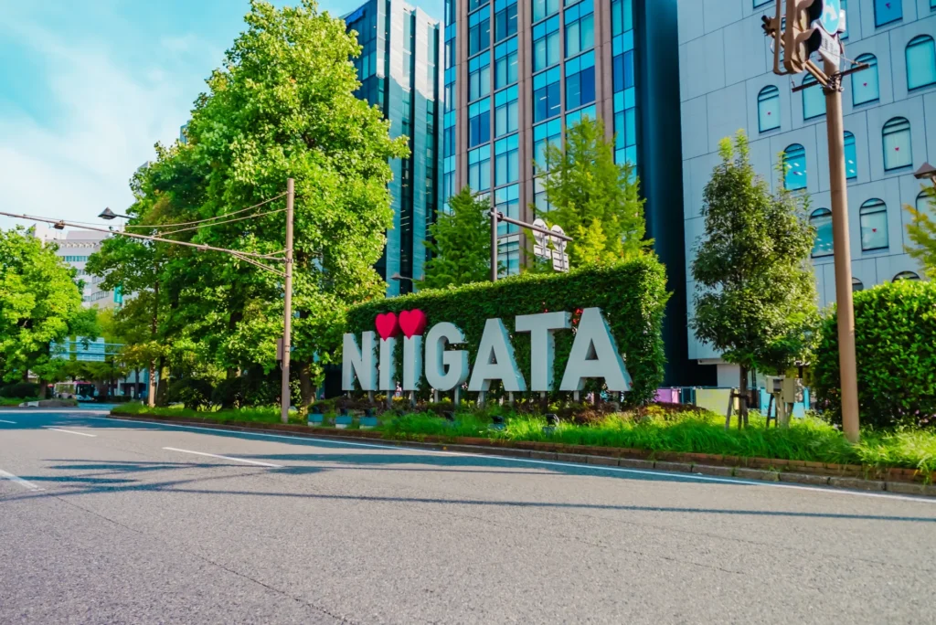 「NIIGATA」文字モニュメント