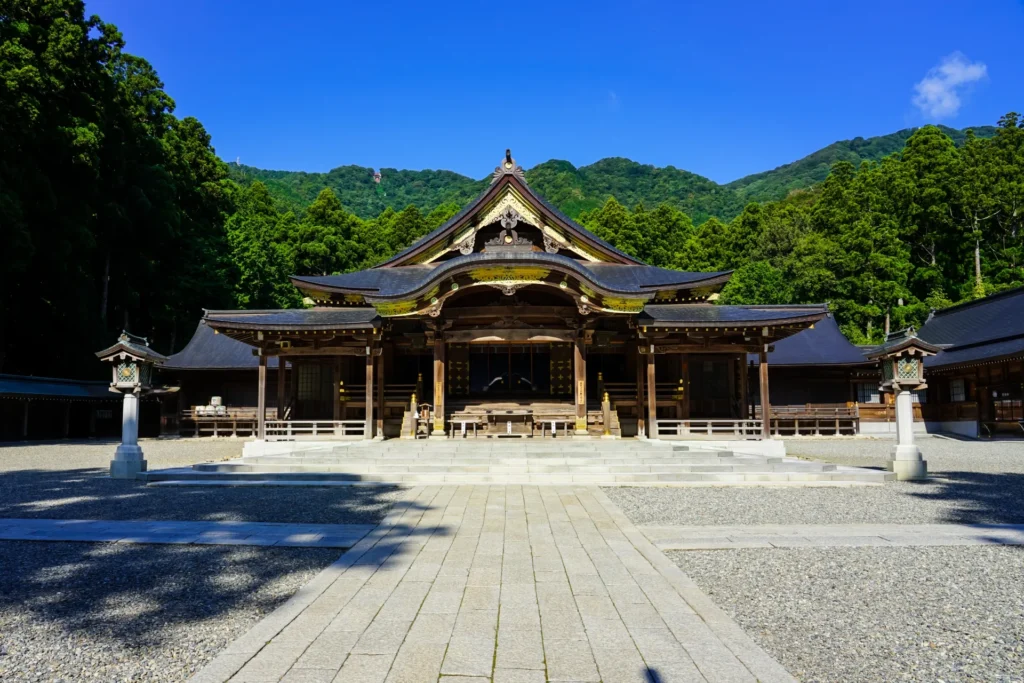 彌彦神社と自然