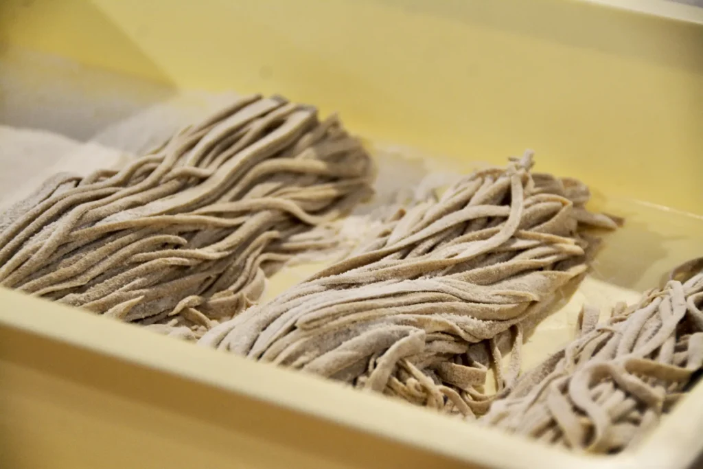 そば打ちでつくった蕎麦