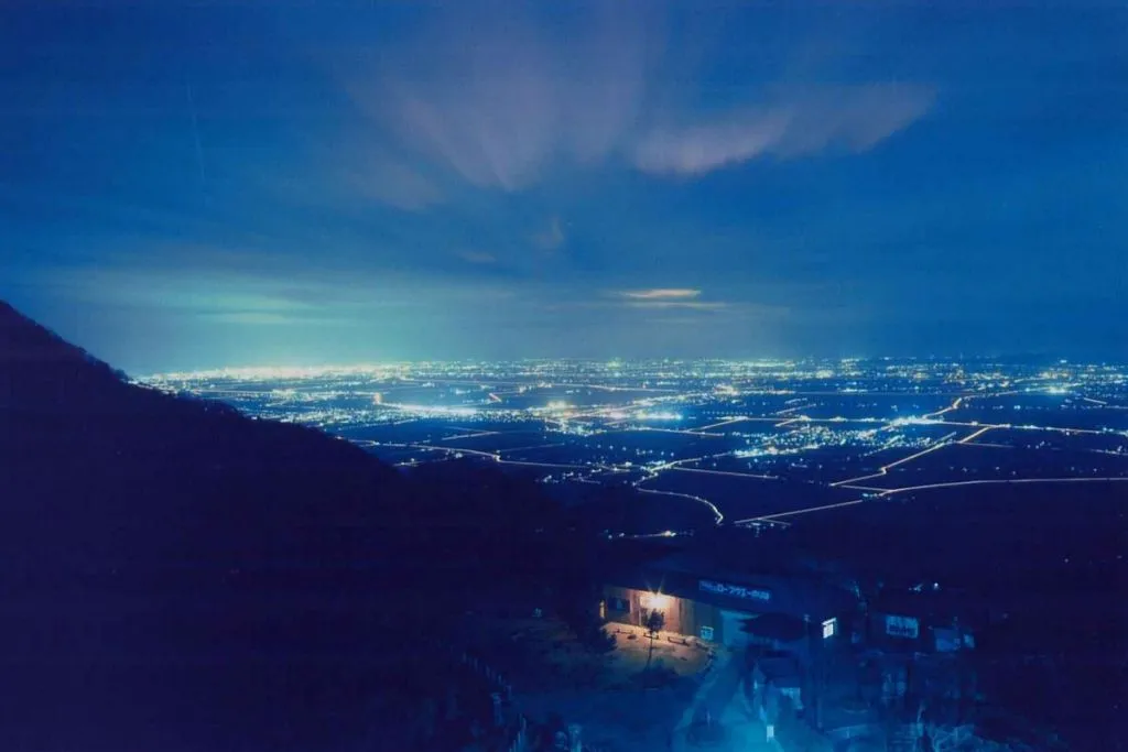 弥彦山の夜景を眺める体験