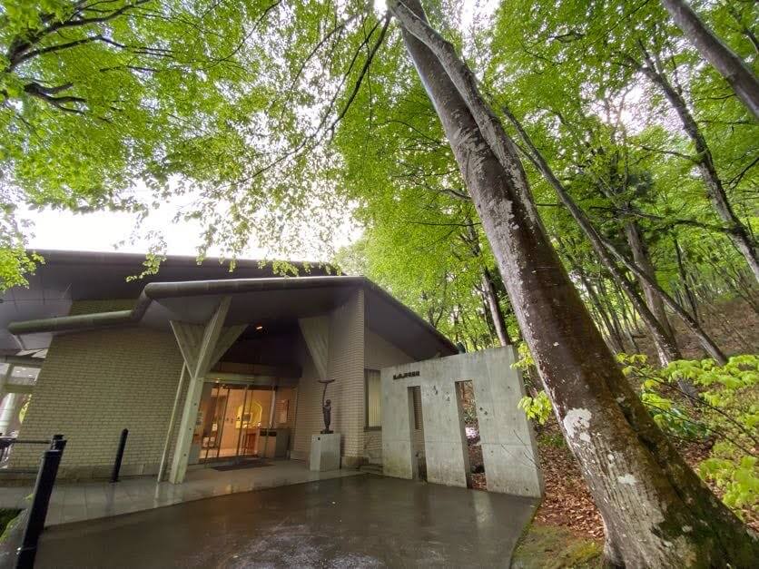 自然と調和する癒しの美術館