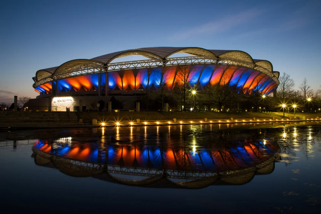 ライトアップされたデンカビッグスワンスタジアム