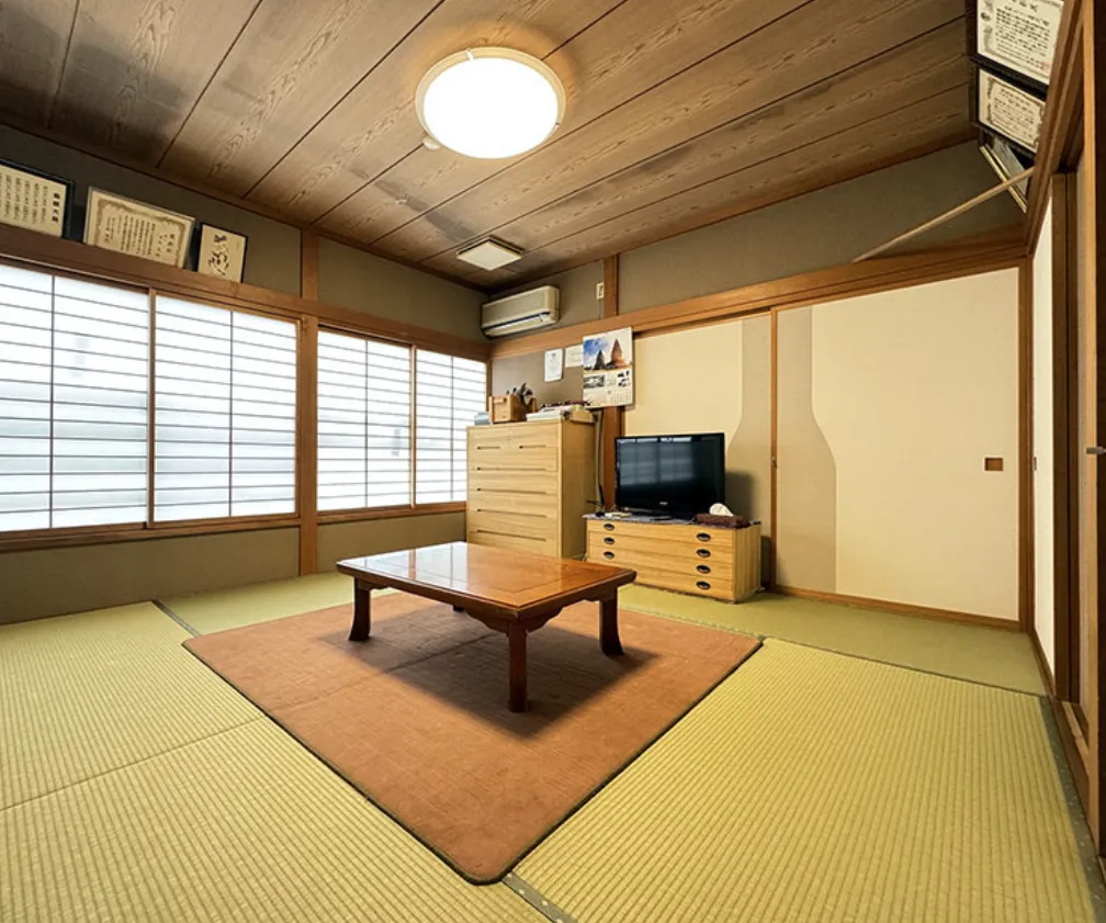 釜炊きの宿　民宿萬代の居間