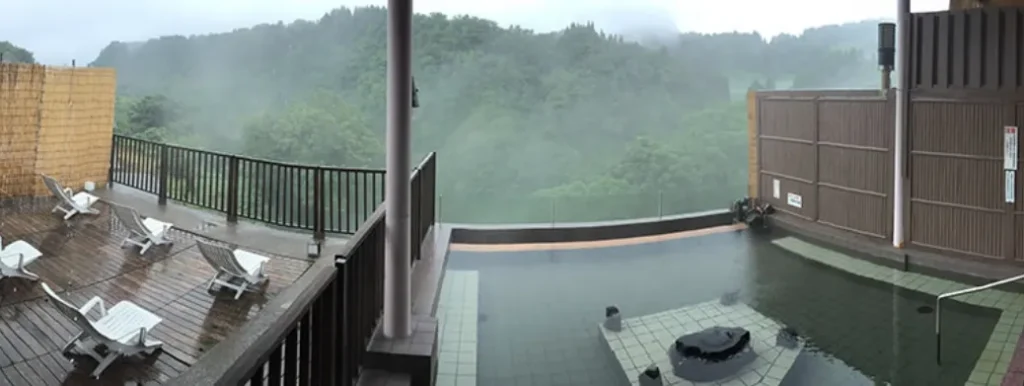 ナステビュウ湯の山の露天風呂