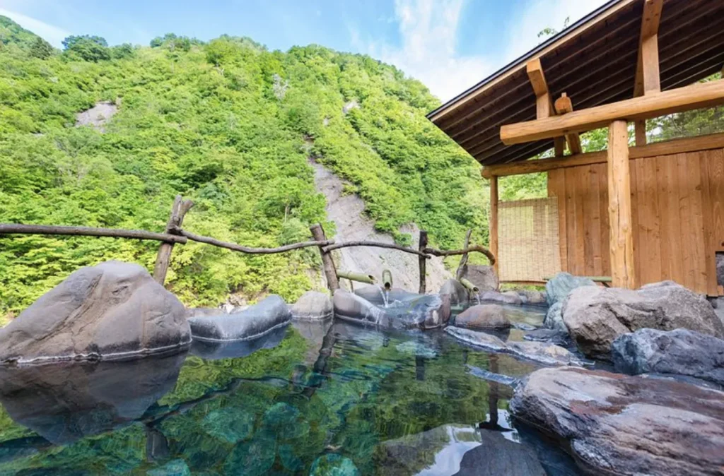 清津館の露天風呂