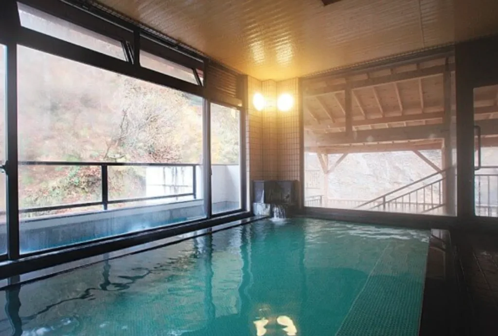 松之山温泉センター 鷹の湯の大浴場