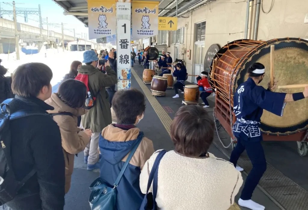 電車駅でのおもてなしの様子