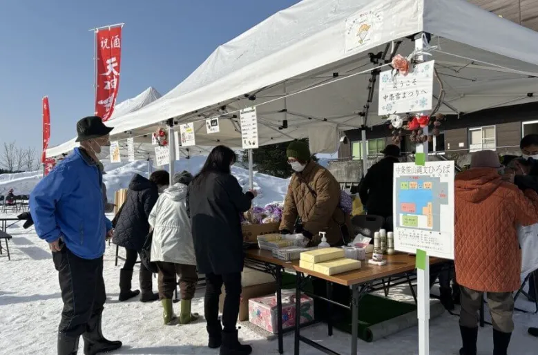 おまつりひろばでの屋台の様子
