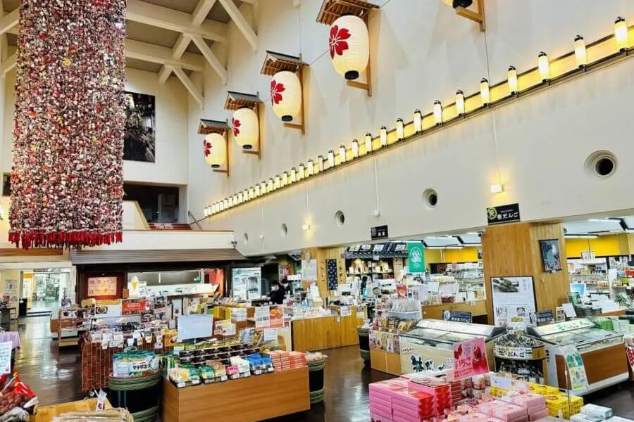 クロステン十日町の内観